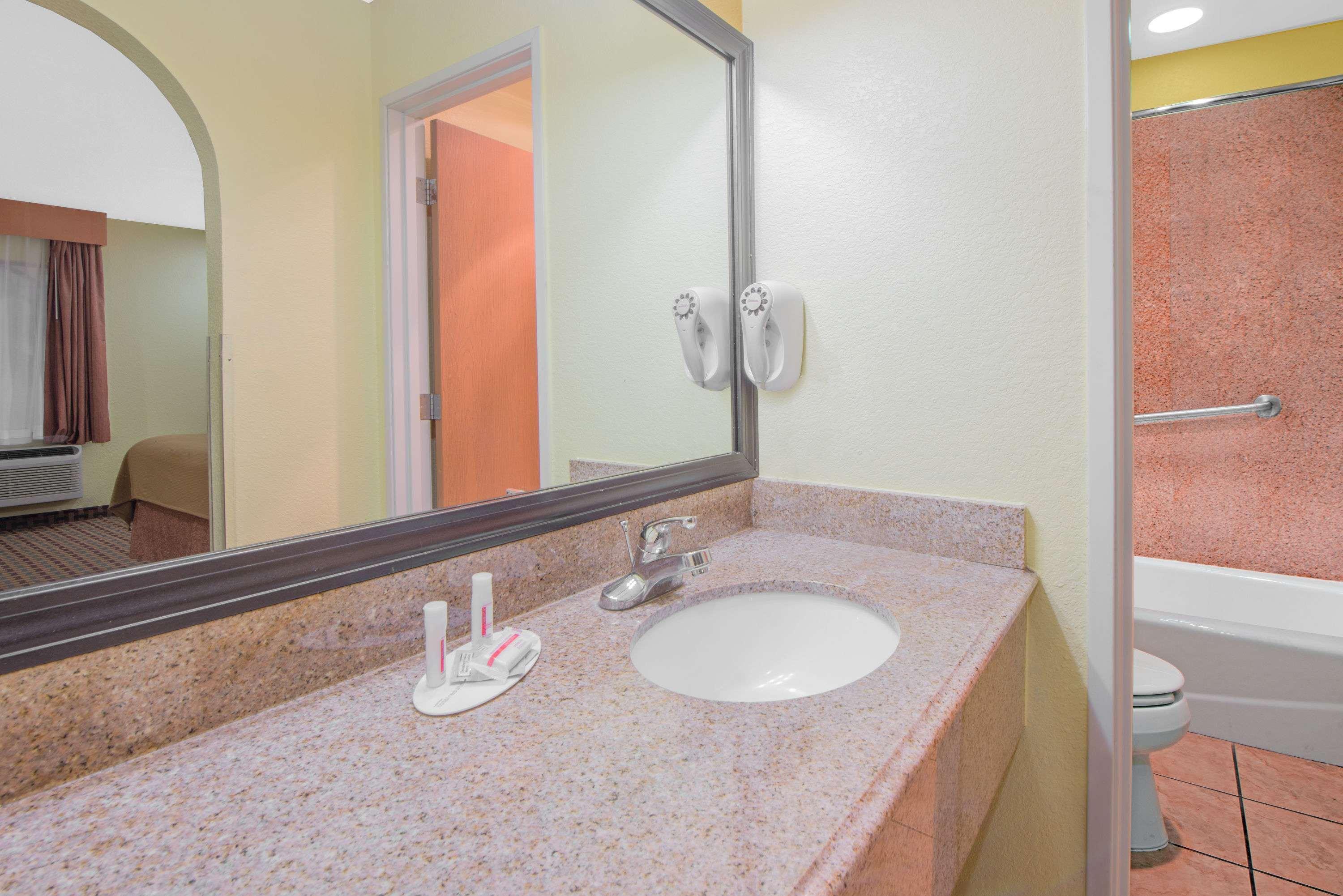 Days Inn By Wyndham Lubbock South Buitenkant foto